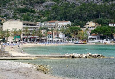 Strand mit türkisfarbenen Wasser