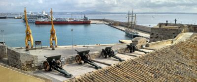 festungsanlage im hafen von palma de mallorca