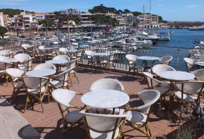 Restaurantplaetze im Hafen von Cala Ratjada