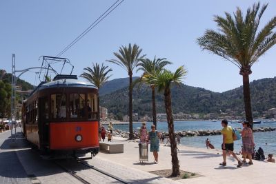 Straßenbahn am Strand von Mallorca