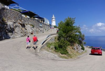 Straße zum Leuchtturm