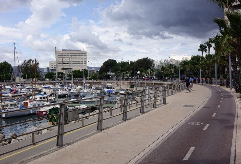 Fahrradweg entlang des Hafens Portixol