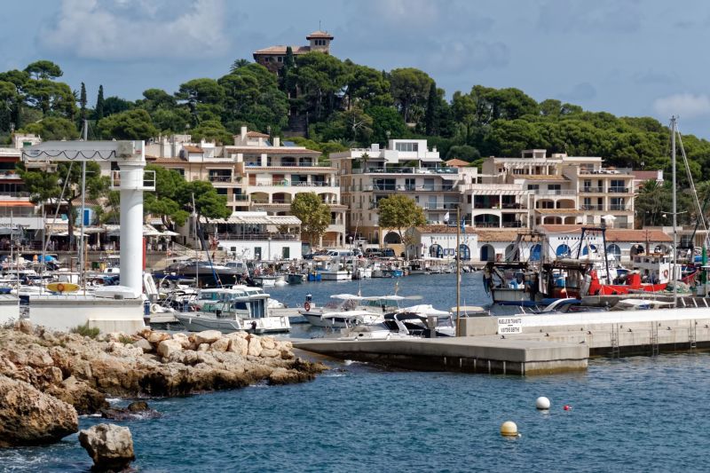 Blick auf den Hafen von Cala Ratjada