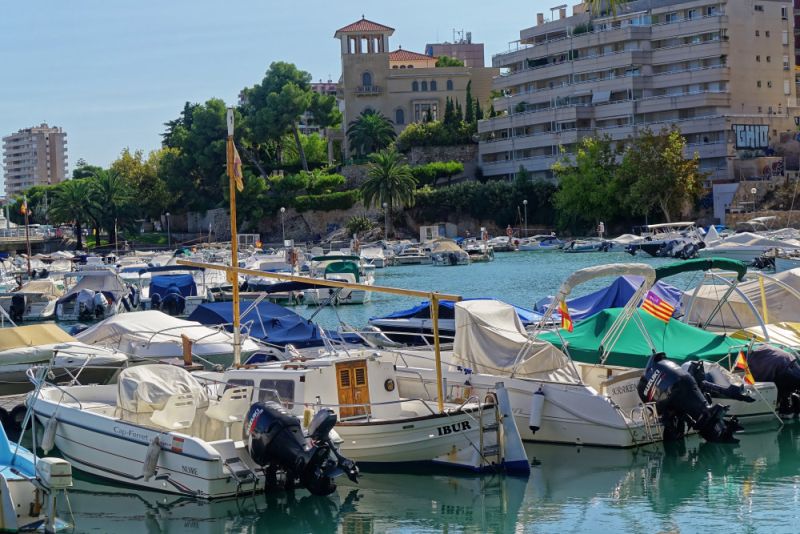 kleine Boote im Hafen von Palma