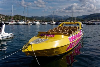 gelbes Speedboat auf Mallorca