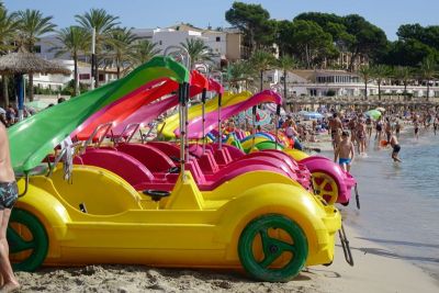 Tretboot am Strand von Paguera